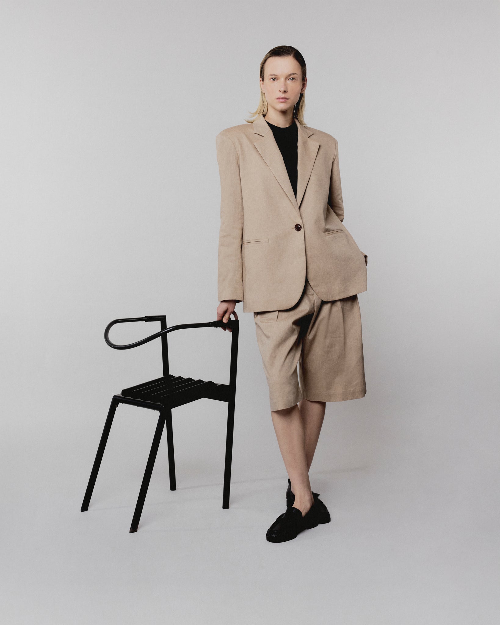 0043 BERMUDA DE LINO CAMEL