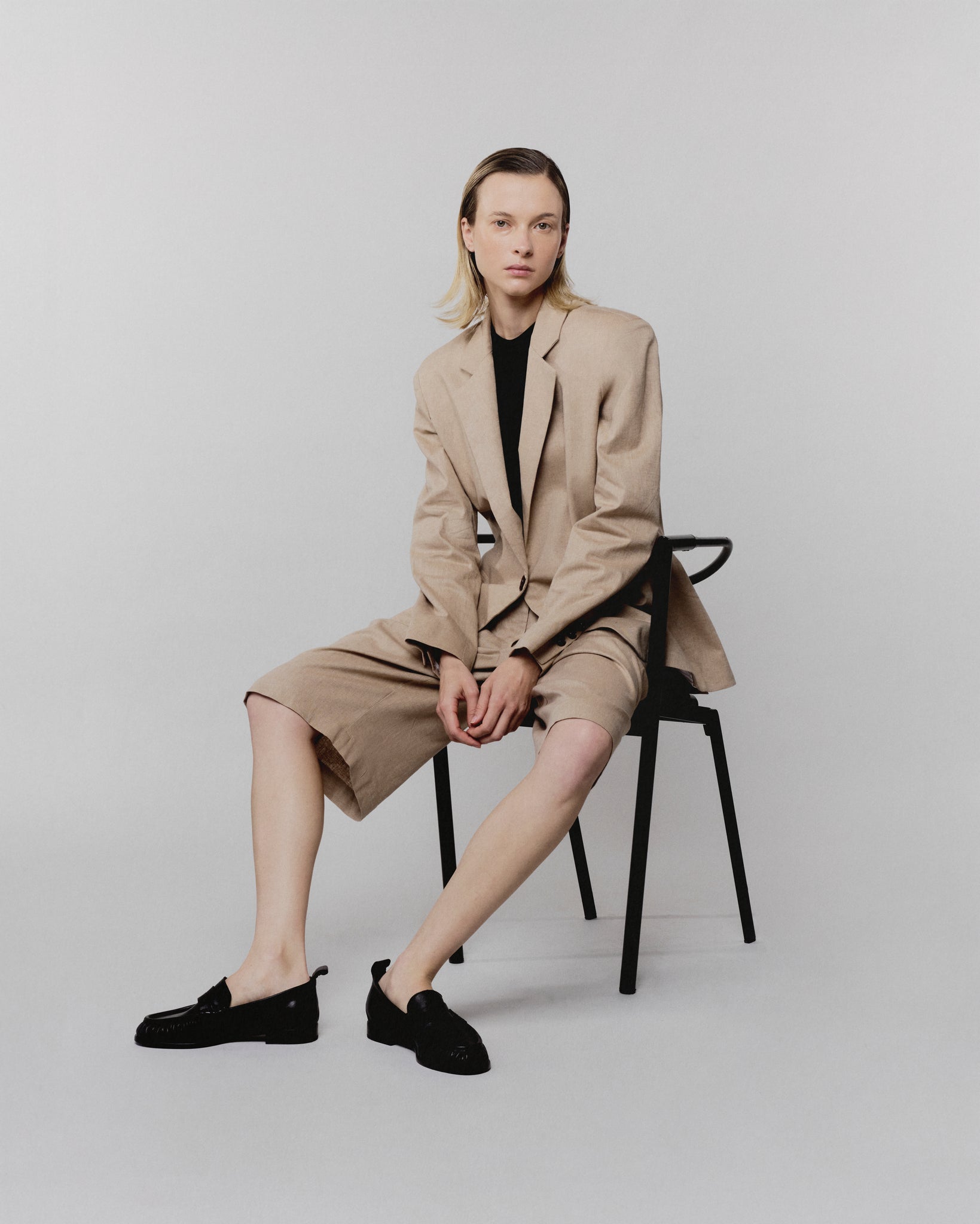 0043 BERMUDA DE LINO CAMEL