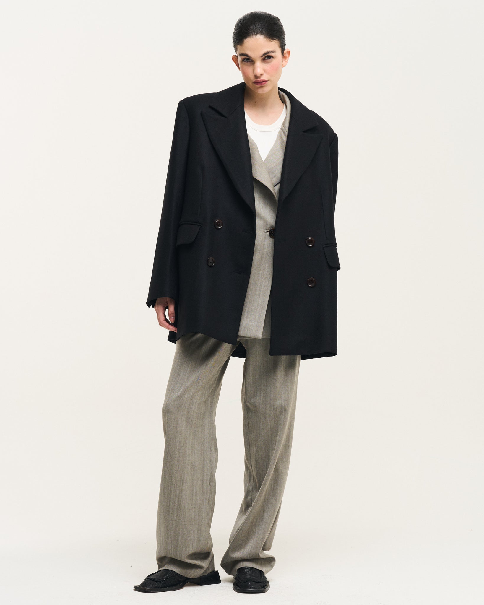 0052 CHAQUETÓN NEGRO
