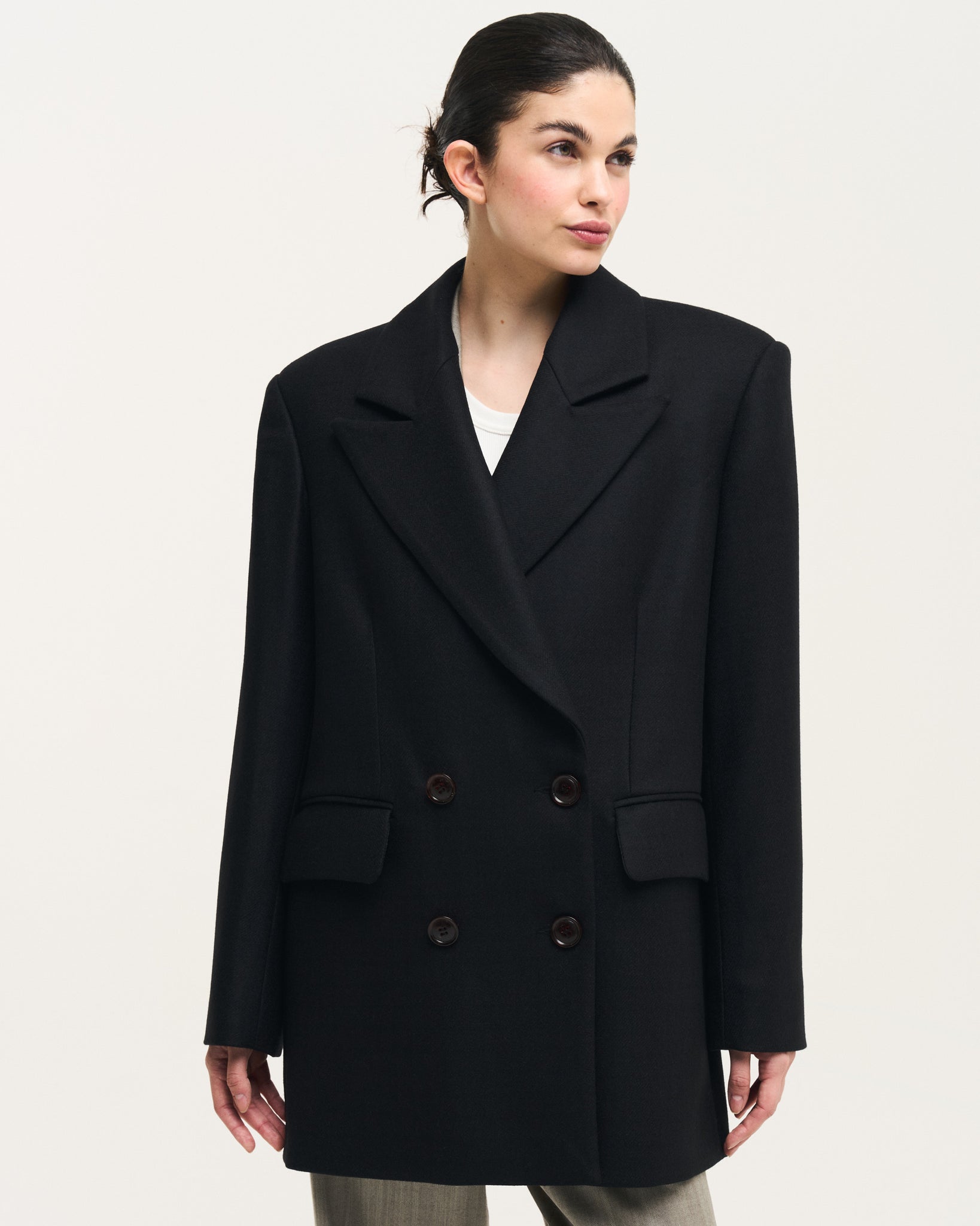 0052 CHAQUETÓN NEGRO