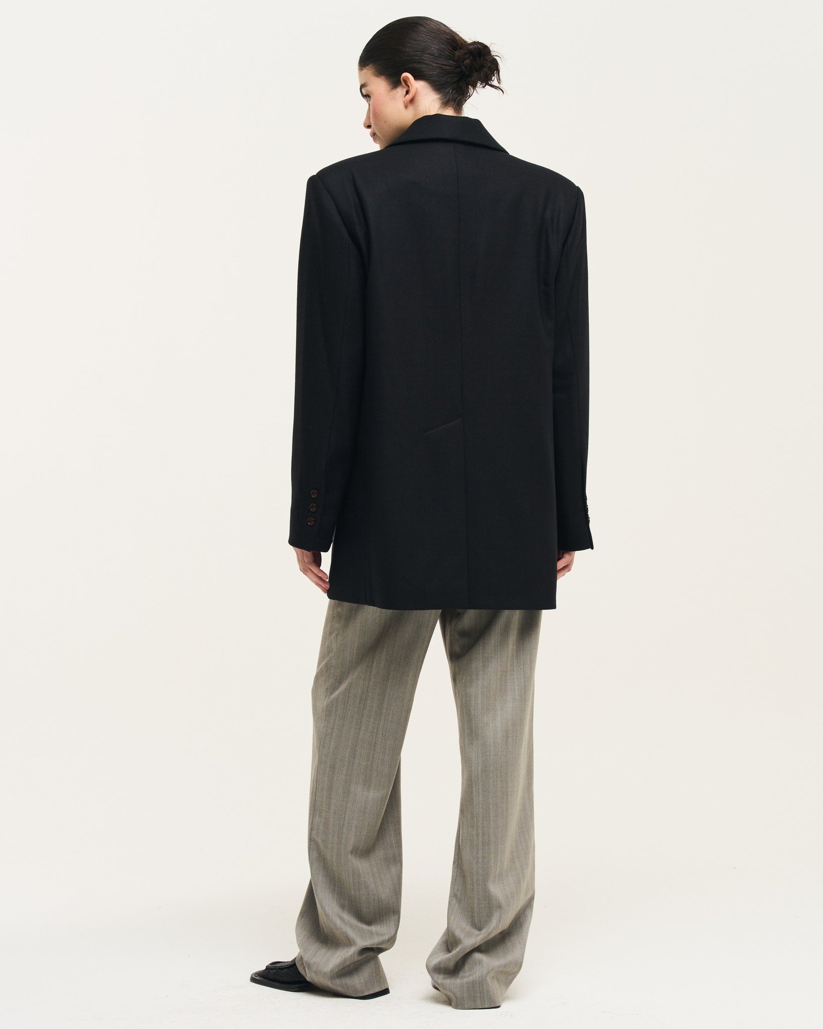 0052 CHAQUETÓN NEGRO