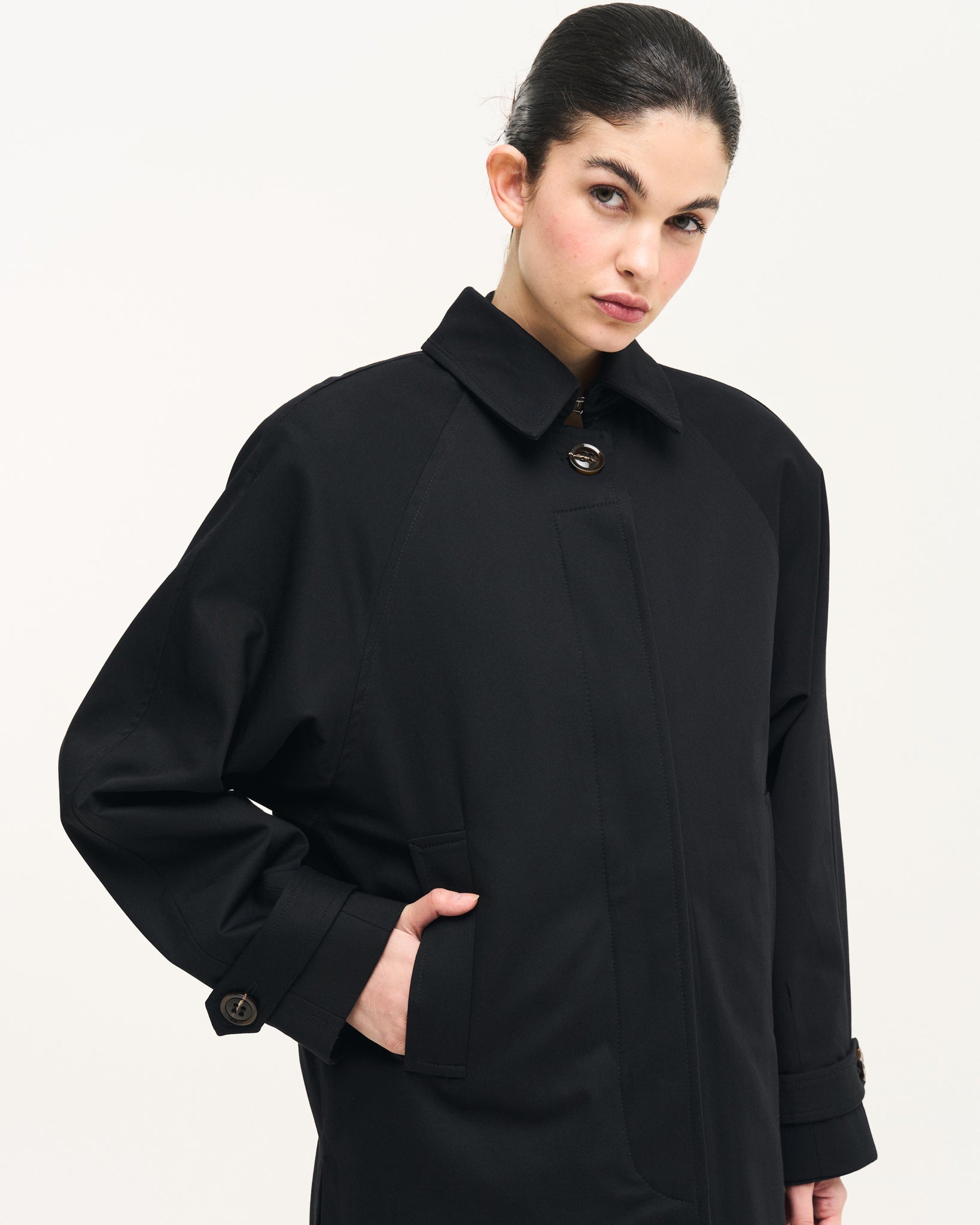 0022 GABARDINA NEGRA