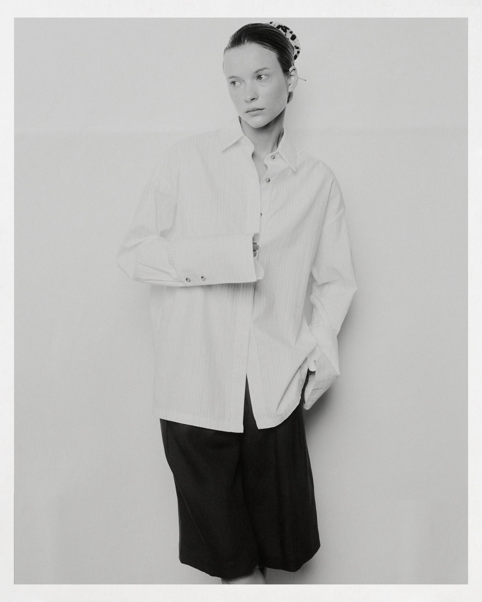 0043 BERMUDA DE LANA AZUL