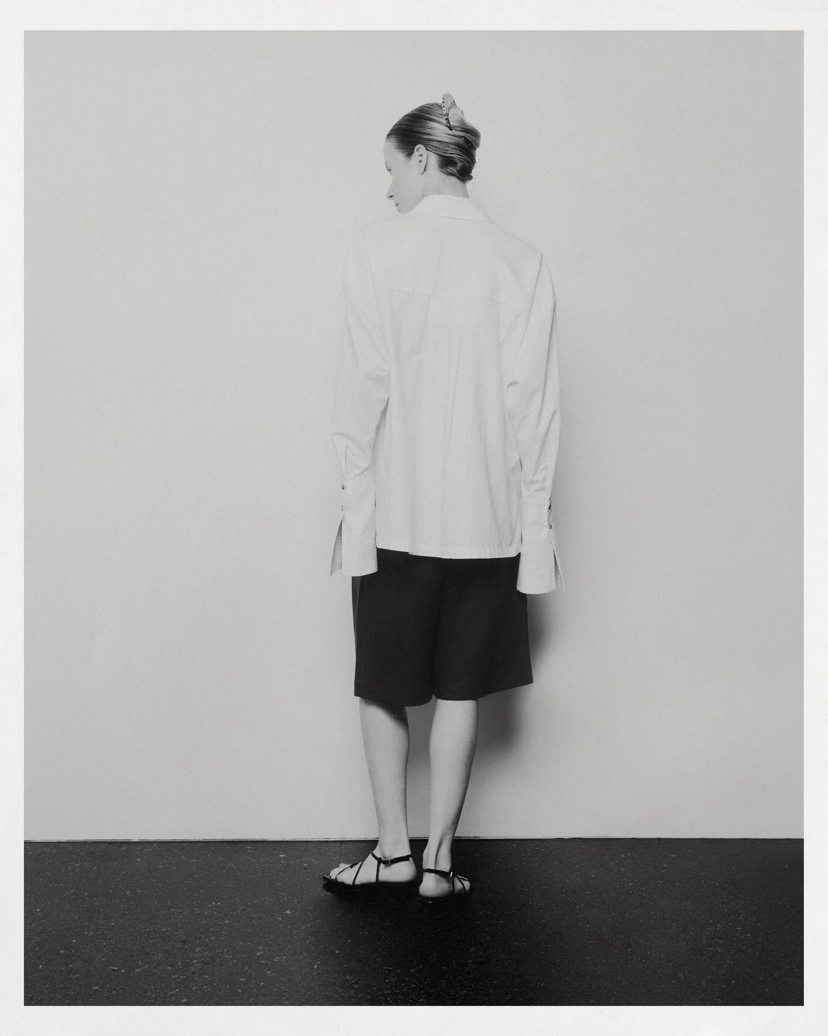 0043 BERMUDA DE LANA AZUL