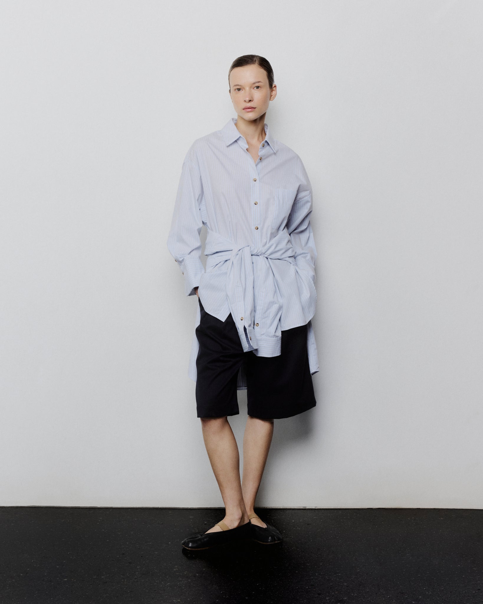 0017 CLASSIC SHIRT CELESTE CON LINEAS