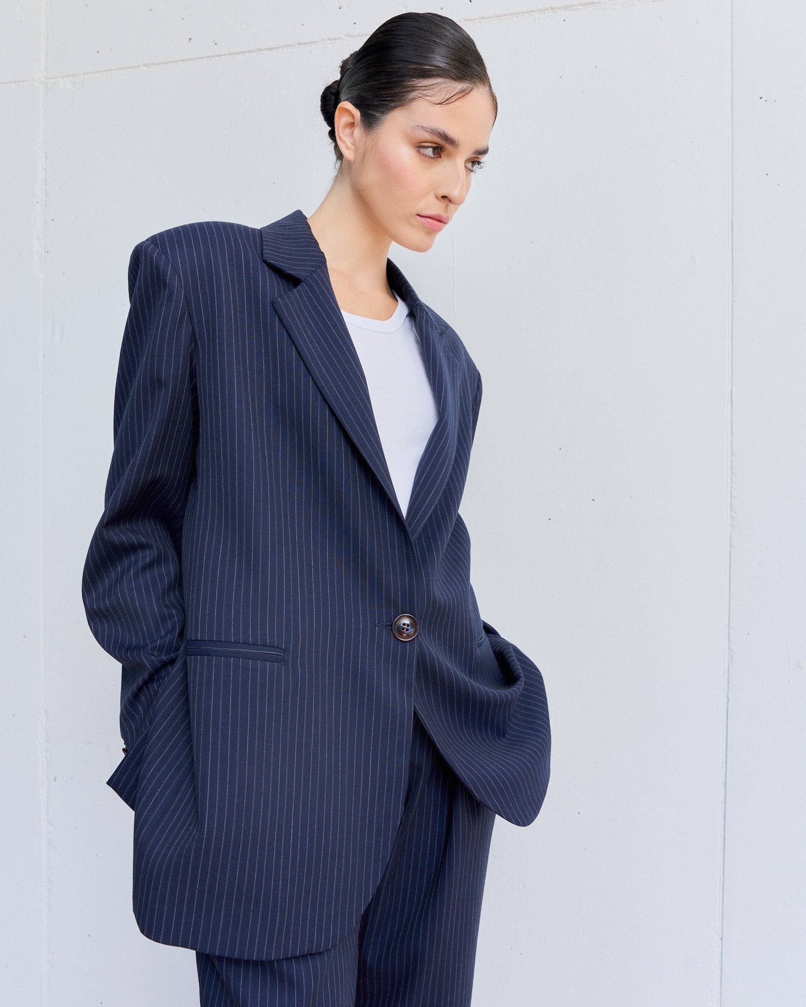 0008 BLAZER AZUL CON LÍNEAS BLANCAS
